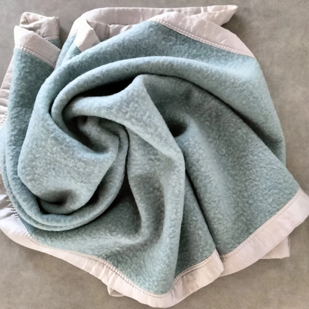 KENWOOD Vintage Satin Trim Wool Blanket